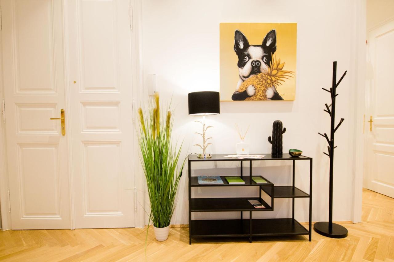 Opera - Mai's Apartment